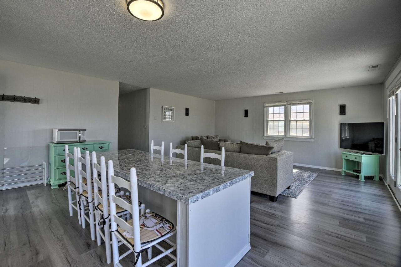 Oak Island Beach Abode With Deck Walk To Shore! Eksteriør bilde