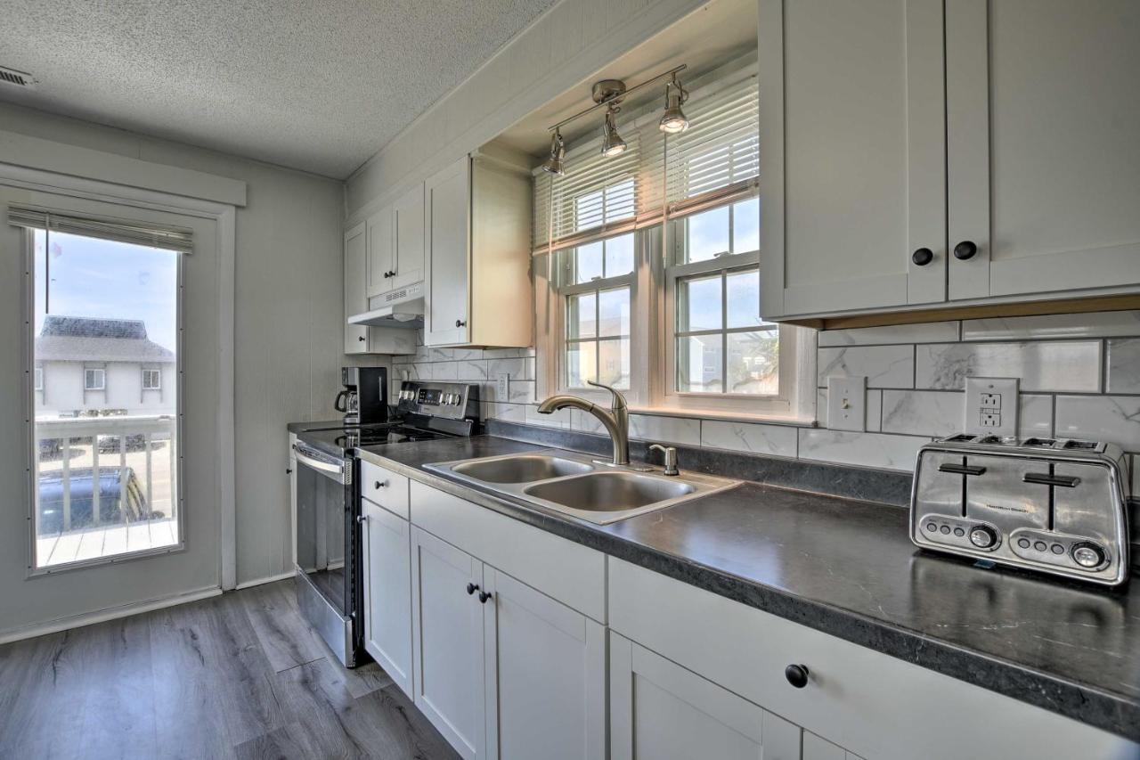 Oak Island Beach Abode With Deck Walk To Shore! Eksteriør bilde