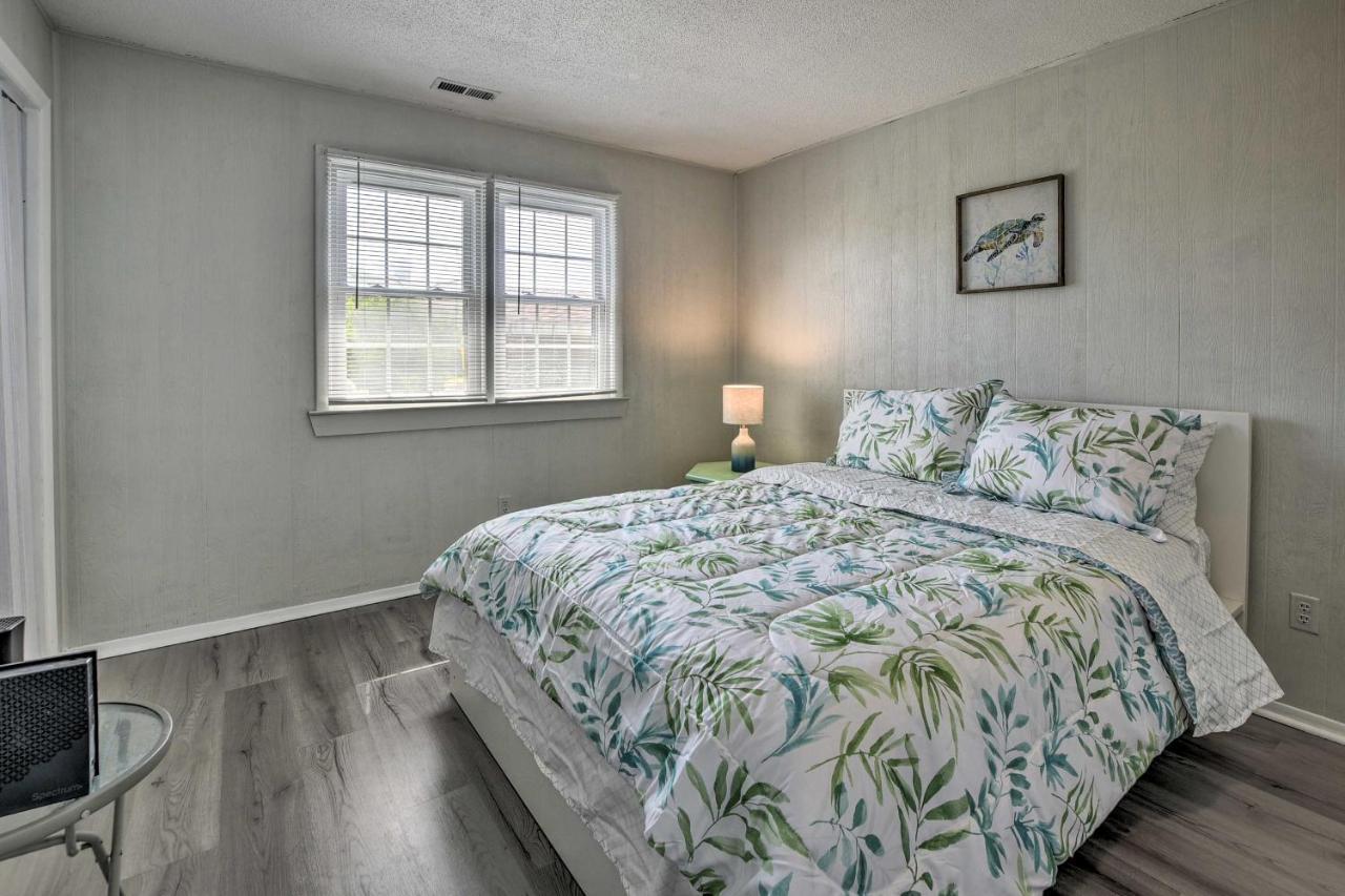 Oak Island Beach Abode With Deck Walk To Shore! Eksteriør bilde