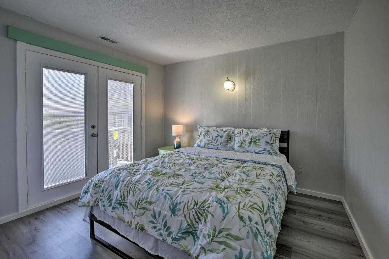 Oak Island Beach Abode With Deck Walk To Shore! Eksteriør bilde