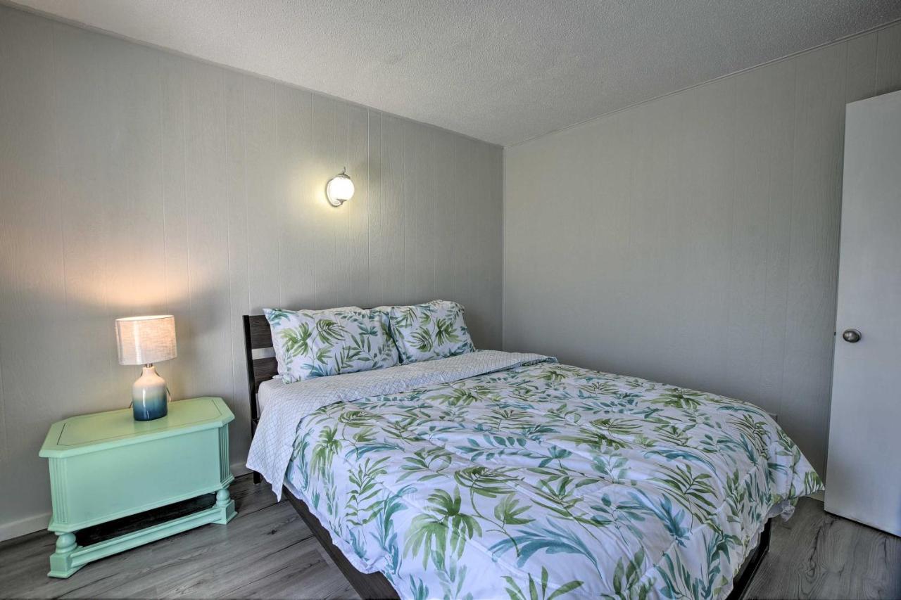 Oak Island Beach Abode With Deck Walk To Shore! Eksteriør bilde