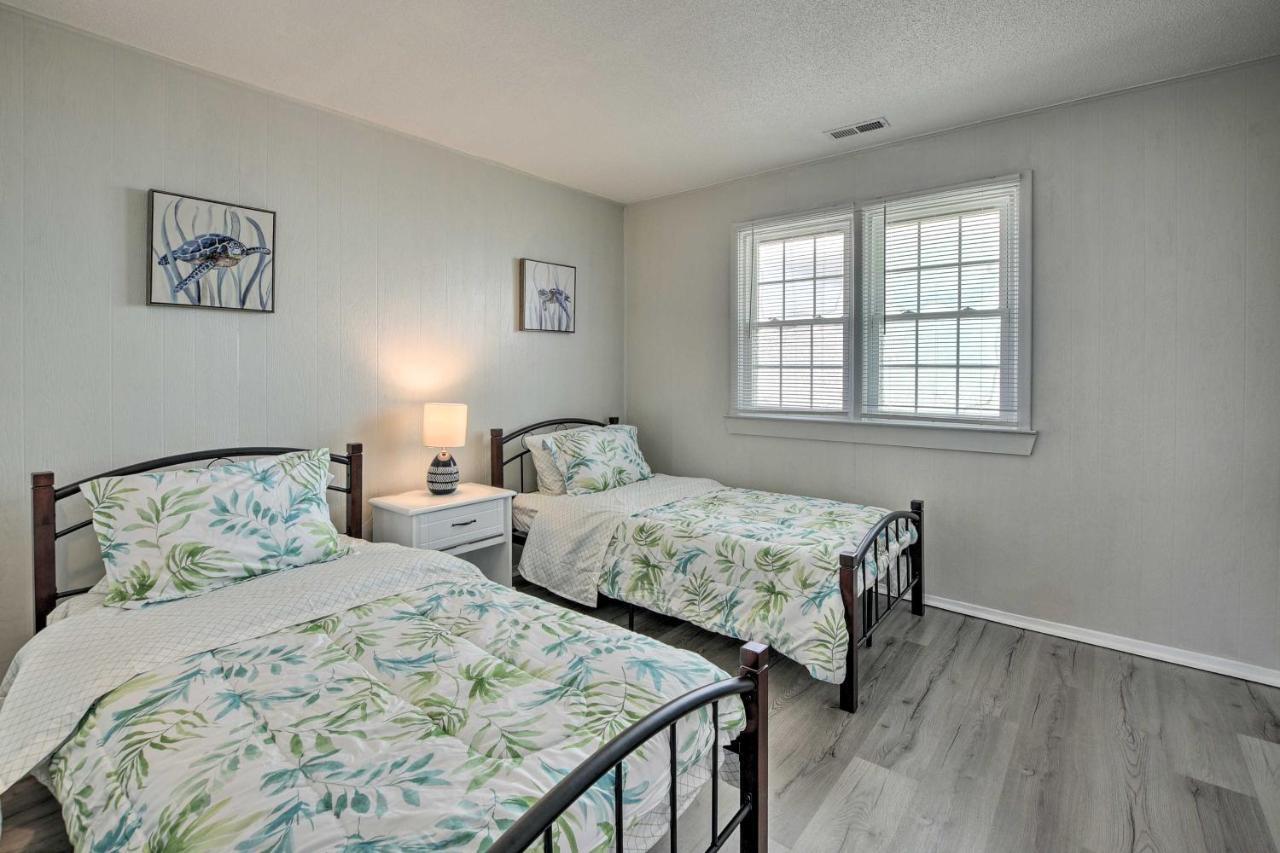 Oak Island Beach Abode With Deck Walk To Shore! Eksteriør bilde