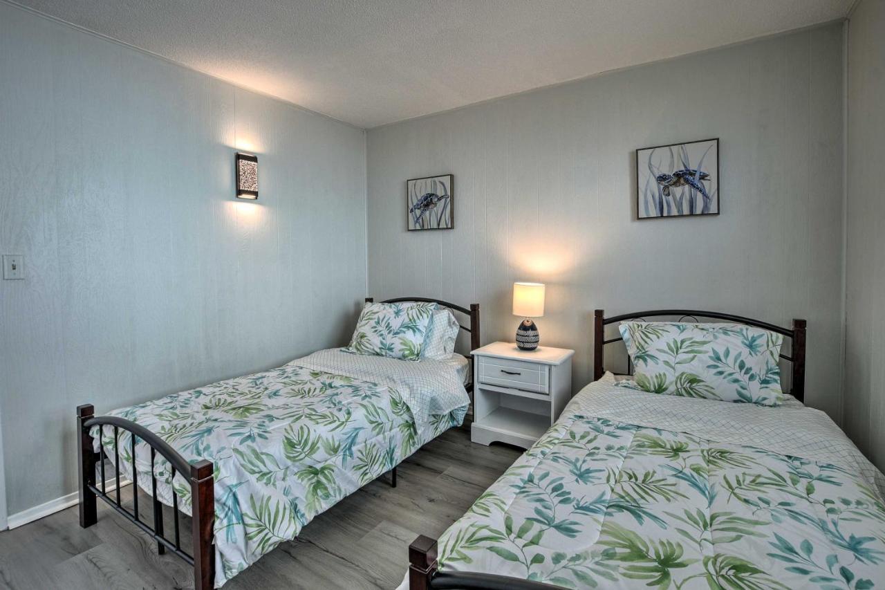 Oak Island Beach Abode With Deck Walk To Shore! Eksteriør bilde