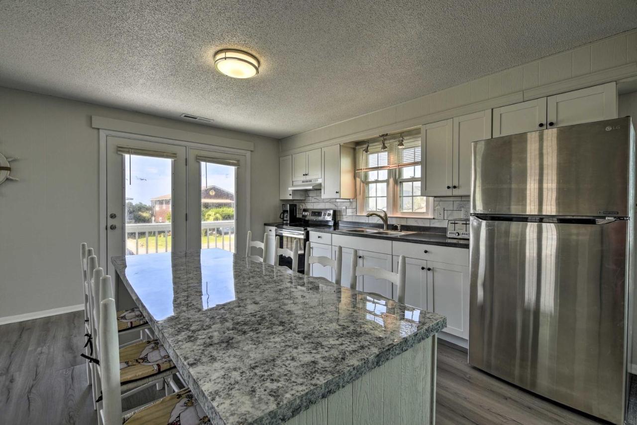 Oak Island Beach Abode With Deck Walk To Shore! Eksteriør bilde