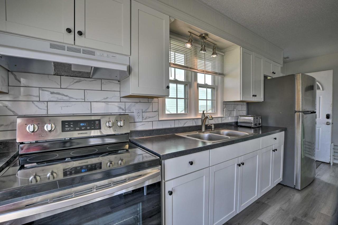 Oak Island Beach Abode With Deck Walk To Shore! Eksteriør bilde