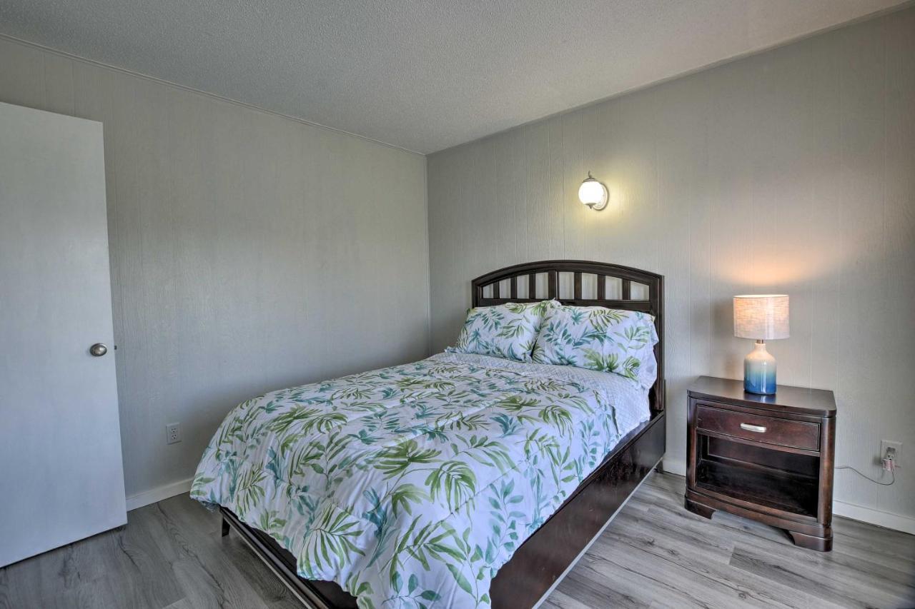 Oak Island Beach Abode With Deck Walk To Shore! Eksteriør bilde